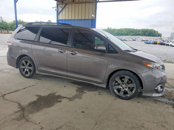 2016 TOYOTA SIENNA