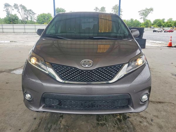 2016 TOYOTA SIENNA