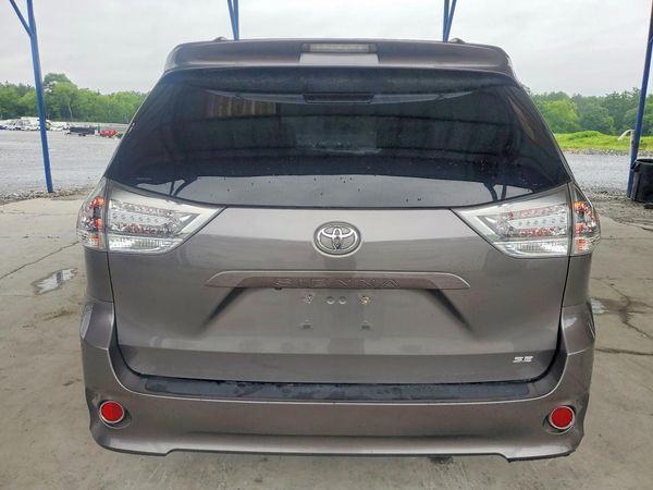 2016 TOYOTA SIENNA