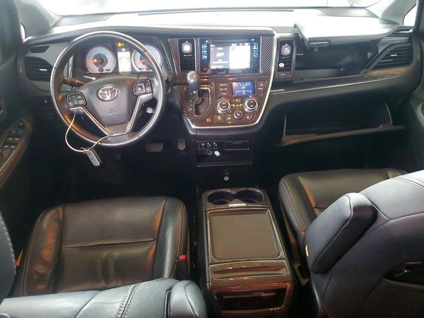 2016 TOYOTA SIENNA