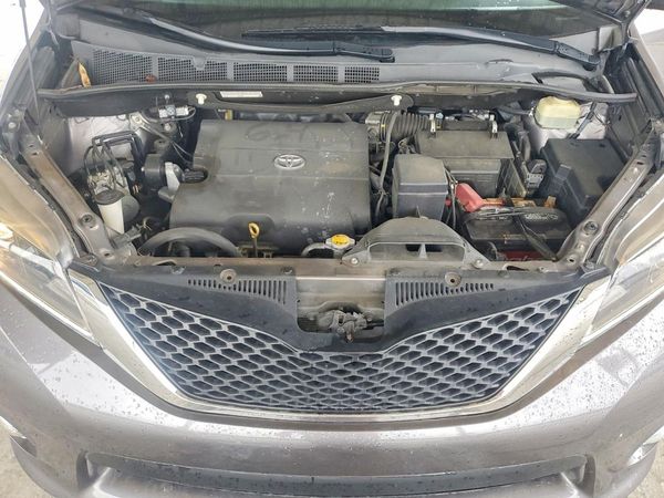 2016 TOYOTA SIENNA
