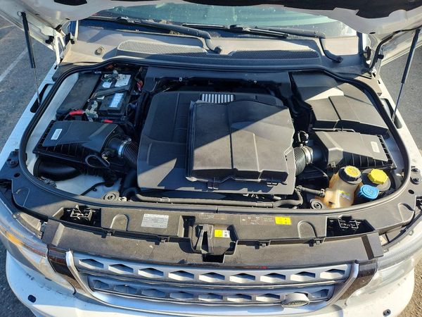 2015 LAND ROVER LR4 HSE — Engine bay