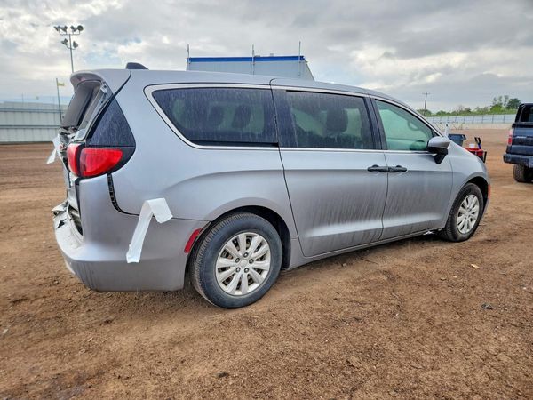 2020 CHRYSLER VOYAGER L