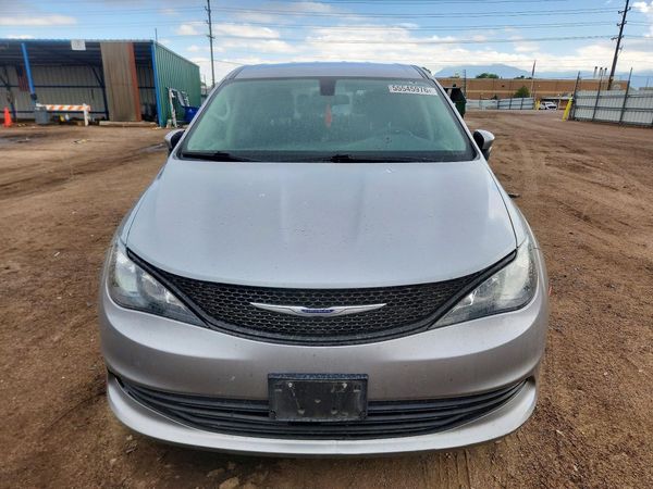 2020 CHRYSLER VOYAGER L