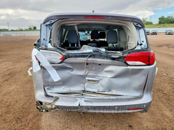 2020 CHRYSLER VOYAGER L