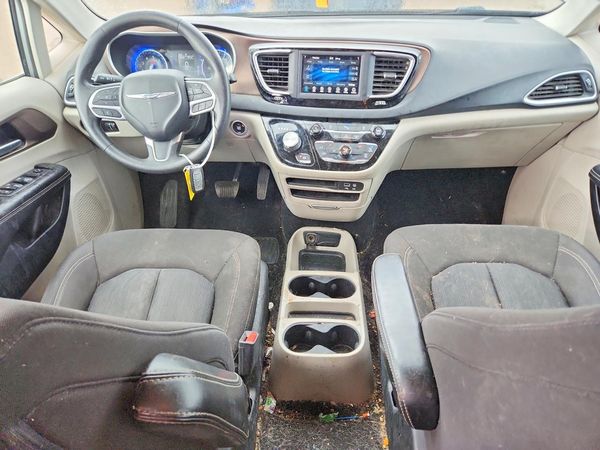 2020 CHRYSLER VOYAGER L