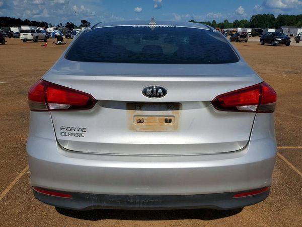 2018 KIA FORTE LX Base