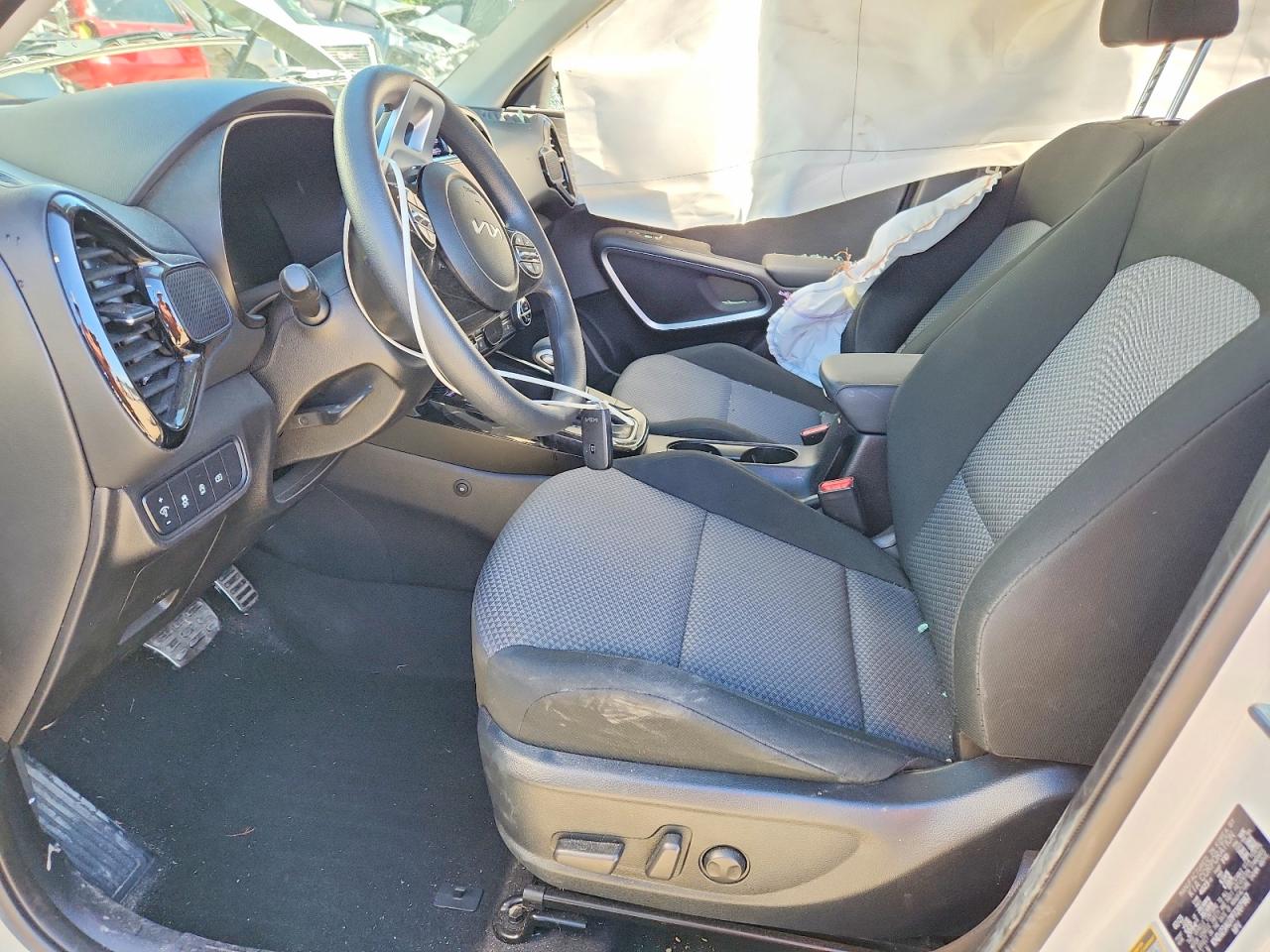 2023 KIA SOUL LX, S
