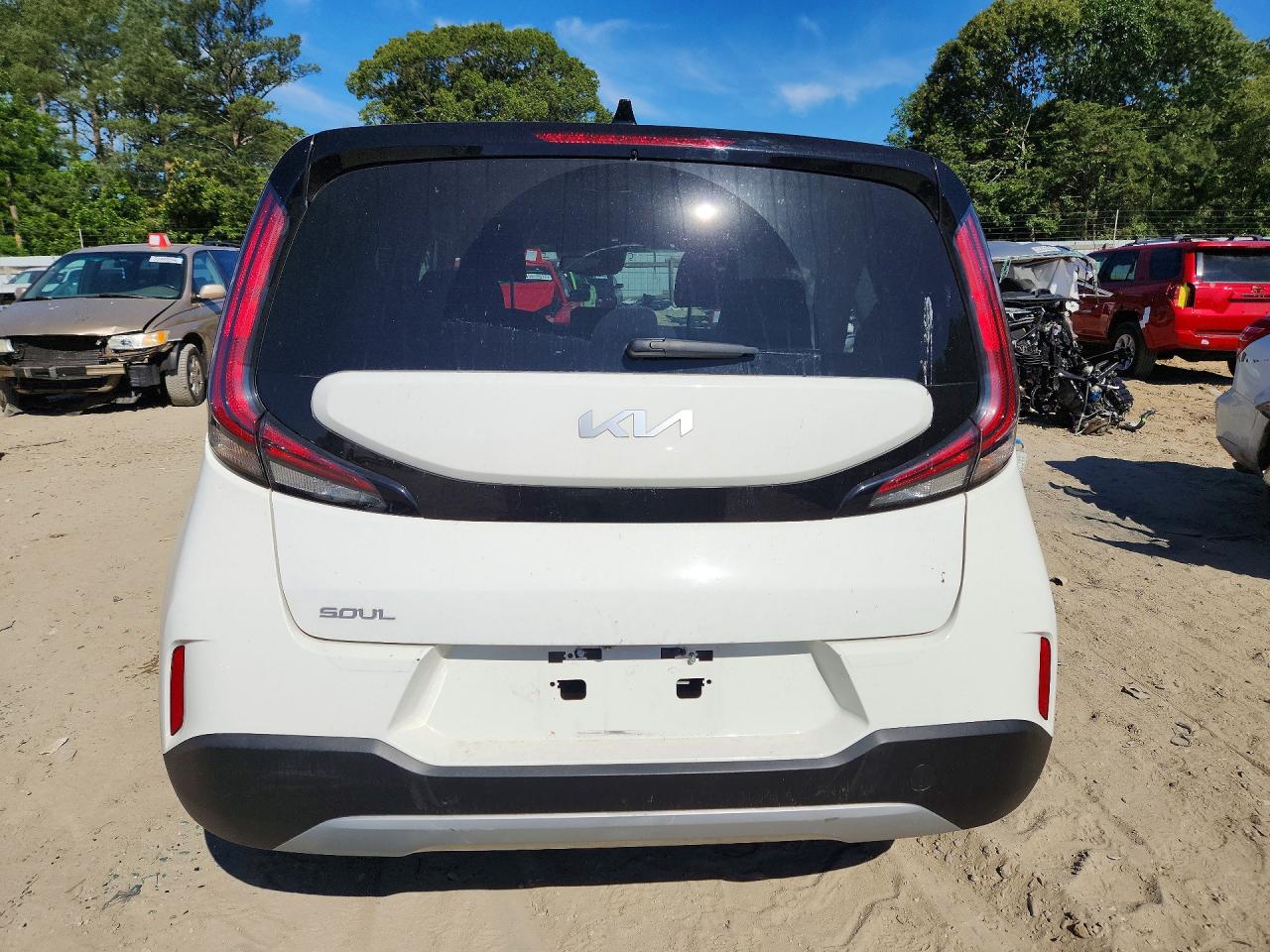 2023 KIA SOUL LX, S