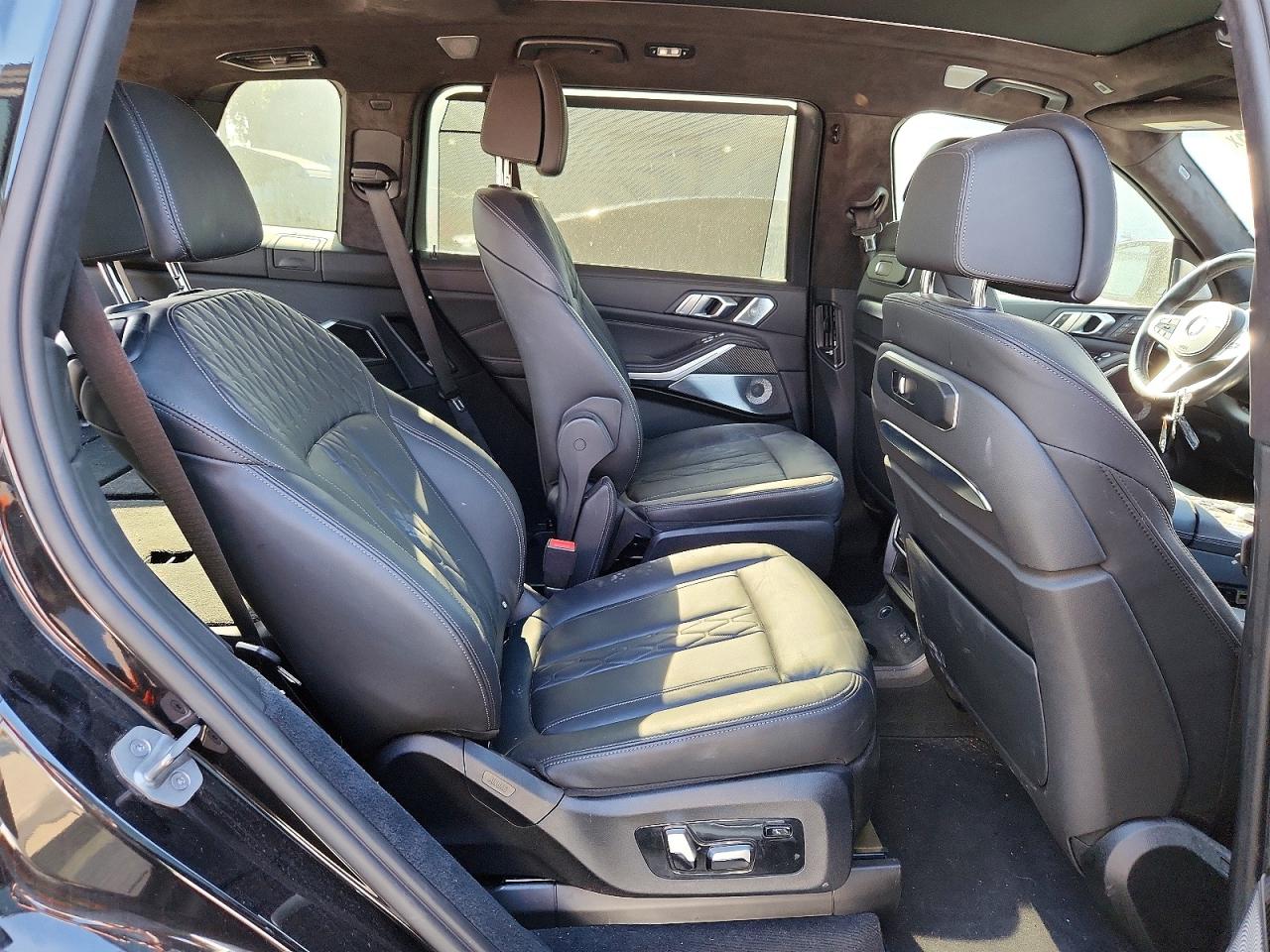 2023 BMW X7