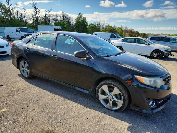 2014 TOYOTA CAMRY