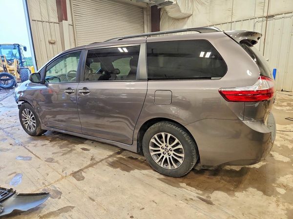 2019 TOYOTA SIENNA