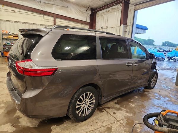 2019 TOYOTA SIENNA
