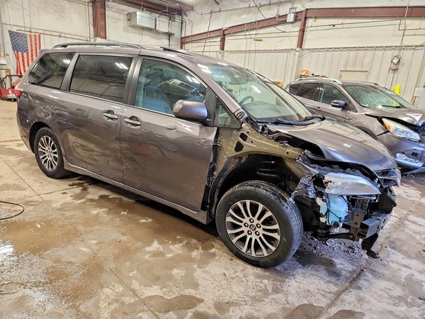 2019 TOYOTA SIENNA