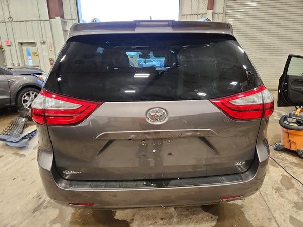 2019 TOYOTA SIENNA