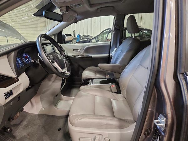 2019 TOYOTA SIENNA