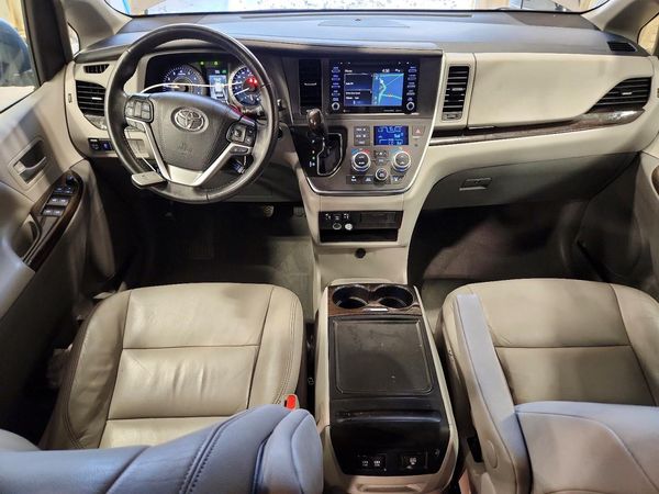 2019 TOYOTA SIENNA