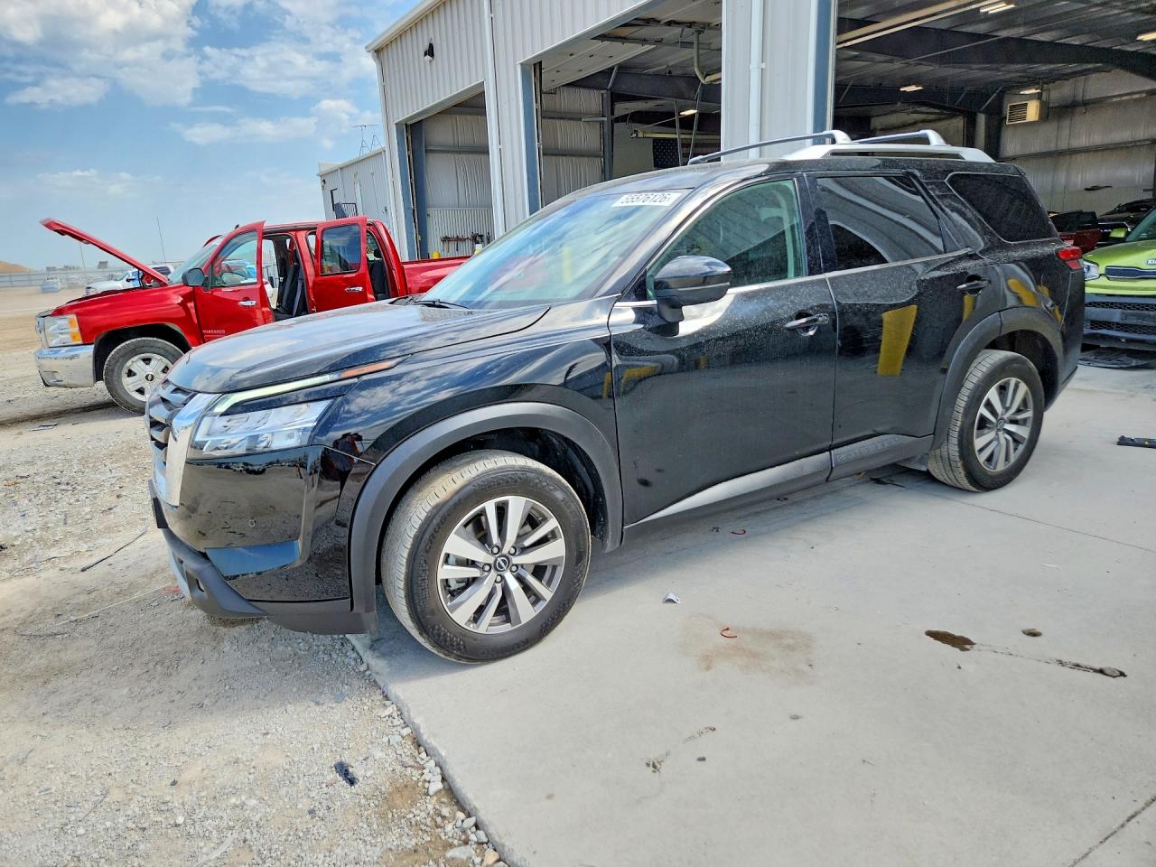 2023 NISSAN PATHFINDER SL