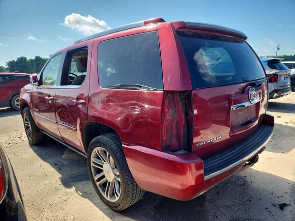 2013 CADILLAC ESCALADE Premium