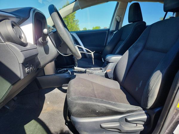 2017 TOYOTA RAV4 LE