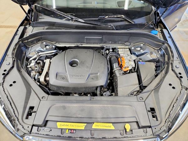 2024 VOLVO XC90 Ultimate Bright — Engine bay