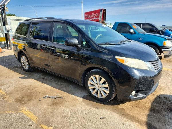 2014 TOYOTA SIENNA
