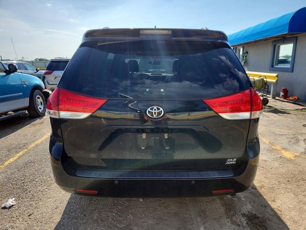 2014 TOYOTA SIENNA