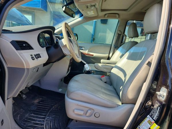 2014 TOYOTA SIENNA