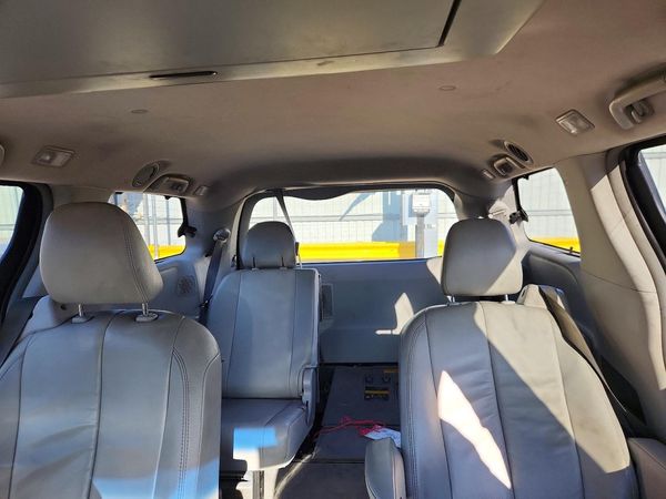 2014 TOYOTA SIENNA