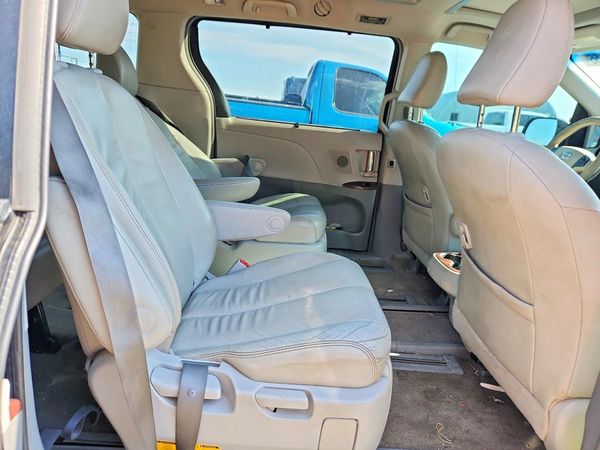 2014 TOYOTA SIENNA