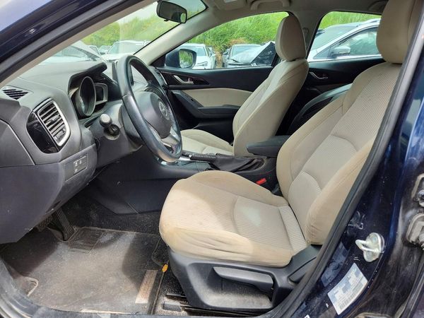 2015 MAZDA 3 Touring/GS