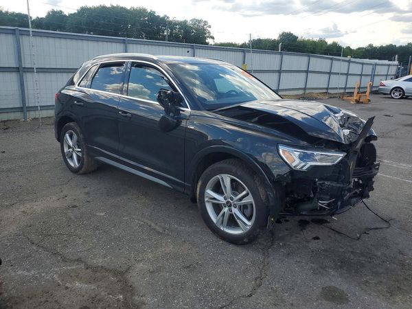 2024 AUDI Q3 S Line quattro Premium