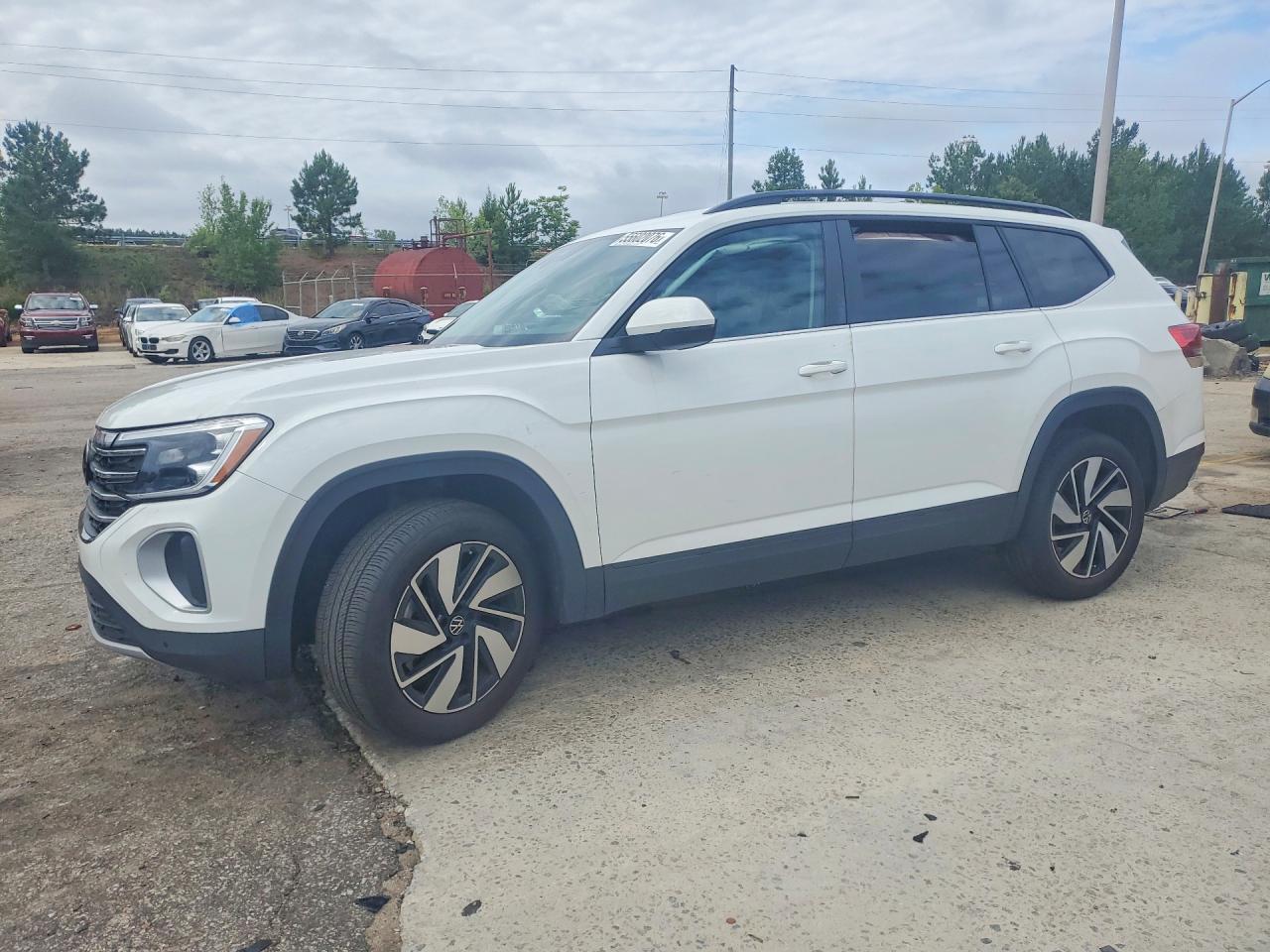 2024 VOLKSWAGEN ATLAS SE w/ Technology — Front 3/4