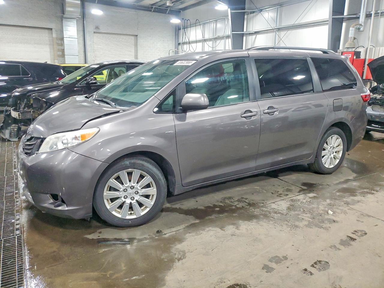 2017 TOYOTA SIENNA LE