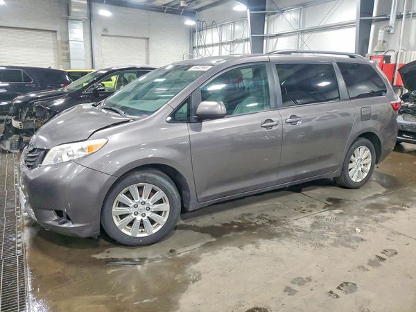 2017 TOYOTA SIENNA LE