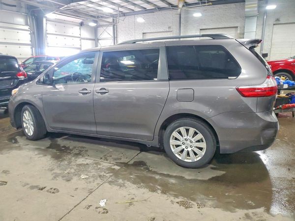 2017 TOYOTA SIENNA LE