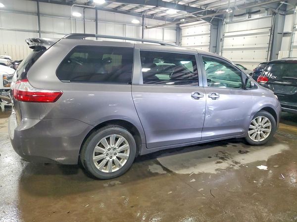 2017 TOYOTA SIENNA LE