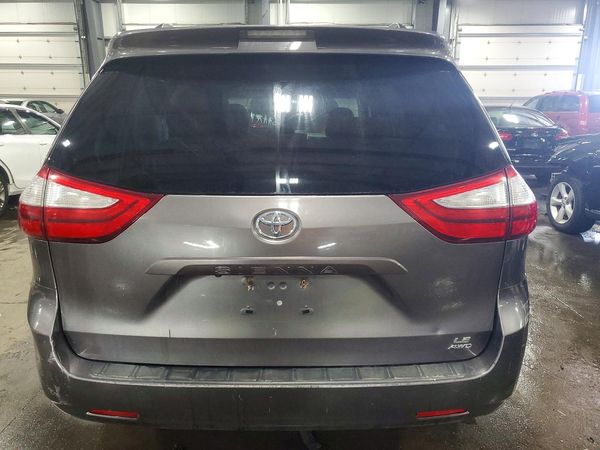 2017 TOYOTA SIENNA LE