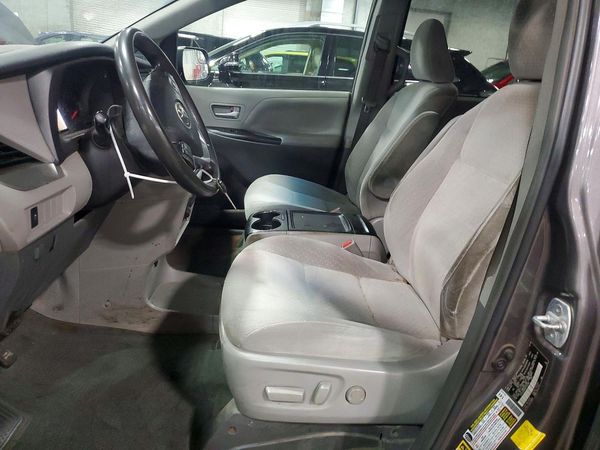 2017 TOYOTA SIENNA LE