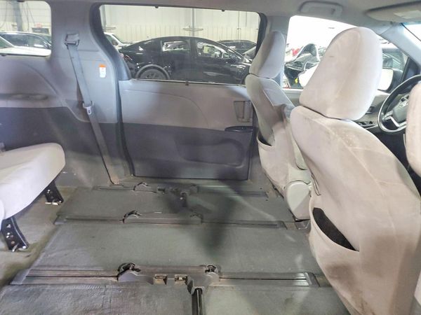 2017 TOYOTA SIENNA LE