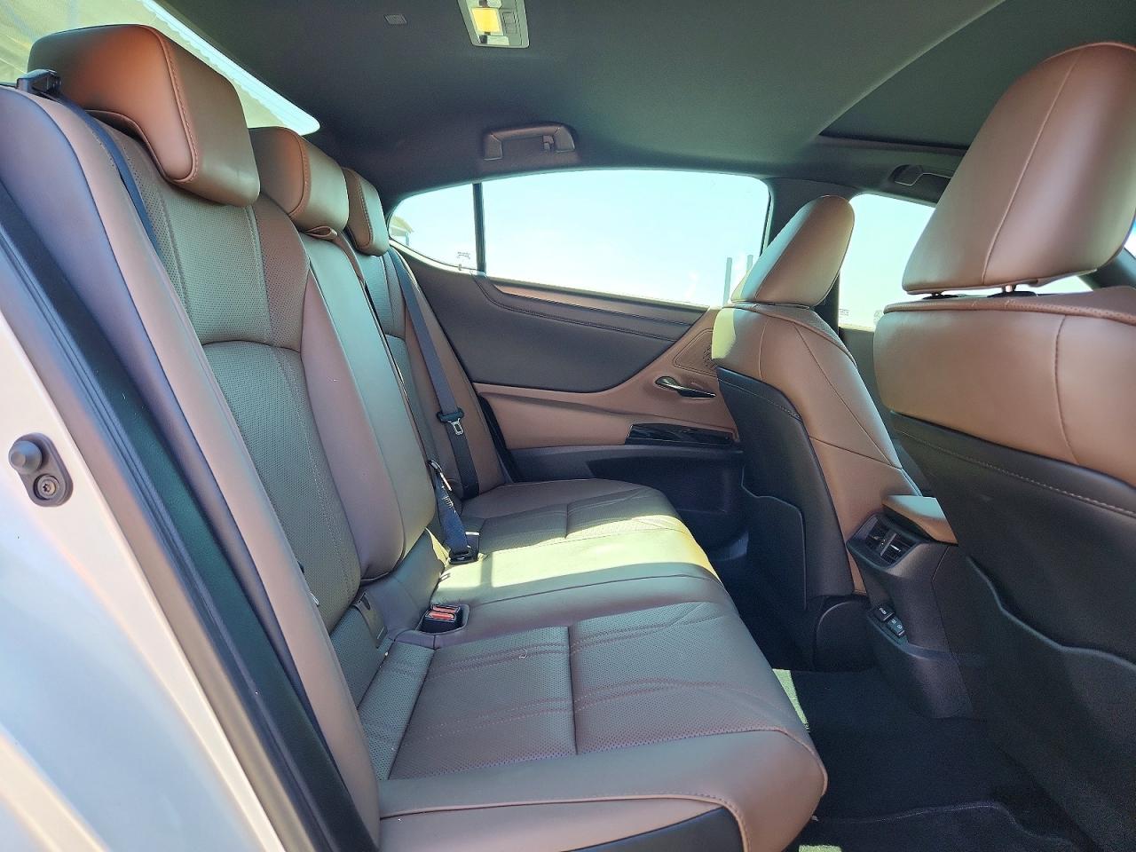 2025 LEXUS ES 300H 300h Luxury