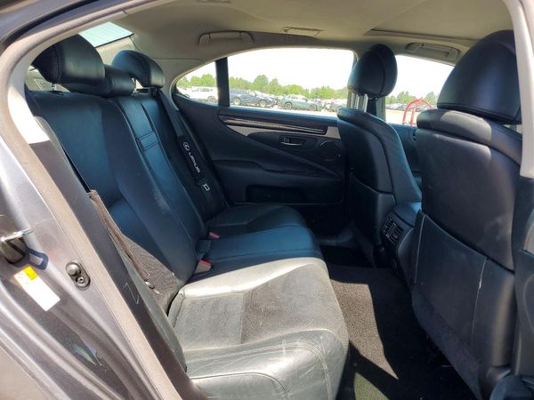 2017 LEXUS LS 460