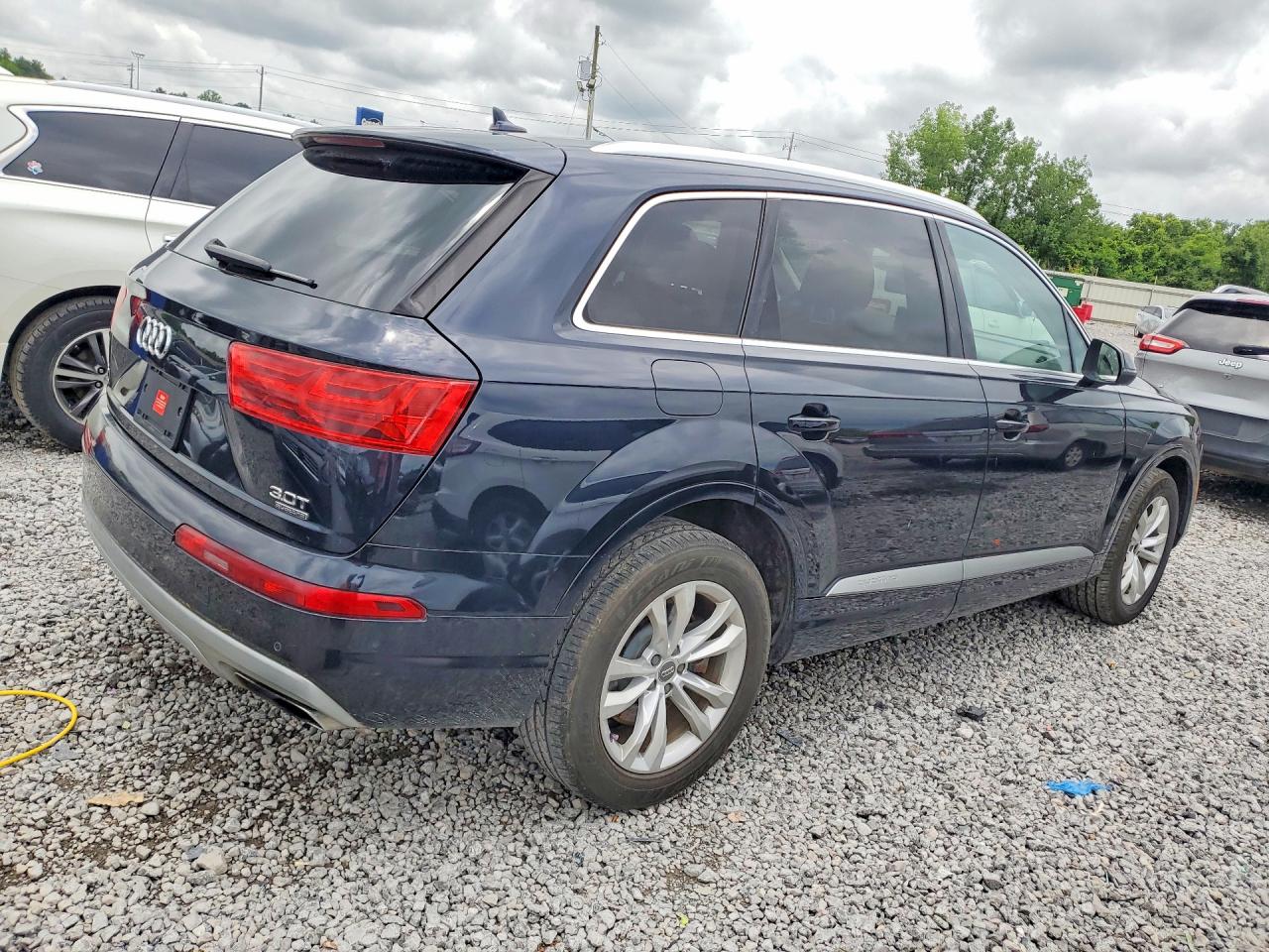 2017 AUDI Q7 quattro Premium Plus
