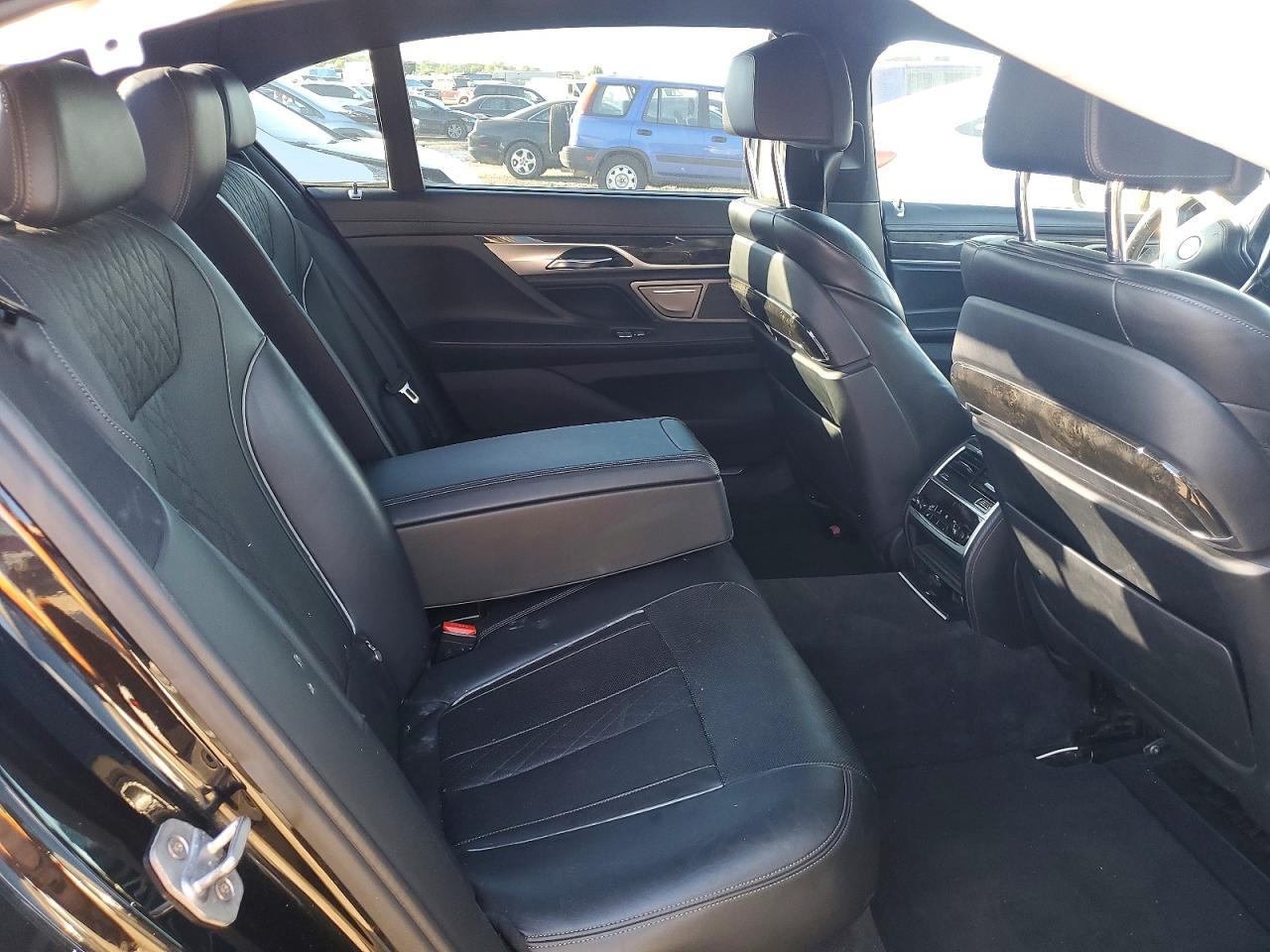 2016 BMW 750 xDrive