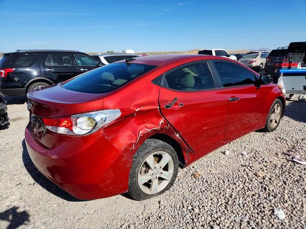 2013 HYUNDAI ELANTRA