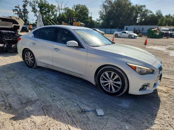2014 INFINITI Q50 — Passenger 3/4