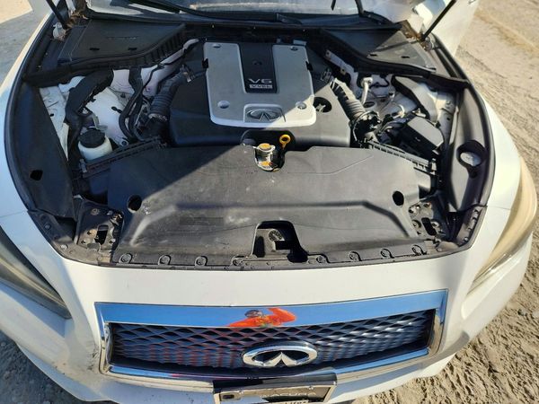 2014 INFINITI Q50 — Engine bay