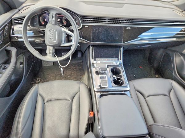 2025 AUDI Q8