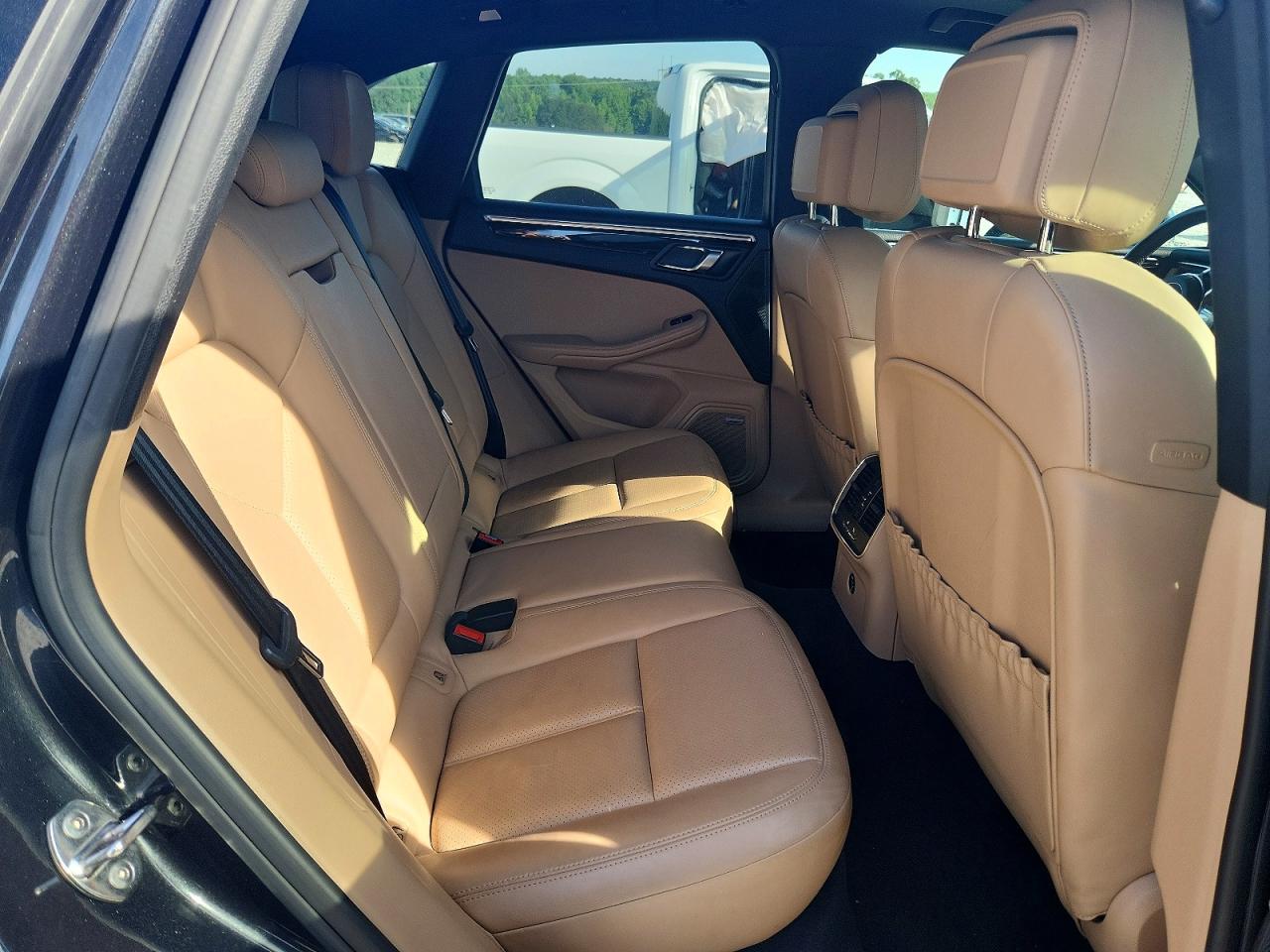 2019 PORSCHE MACAN
