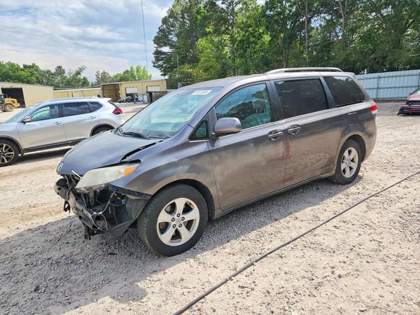 2012 TOYOTA SIENNA